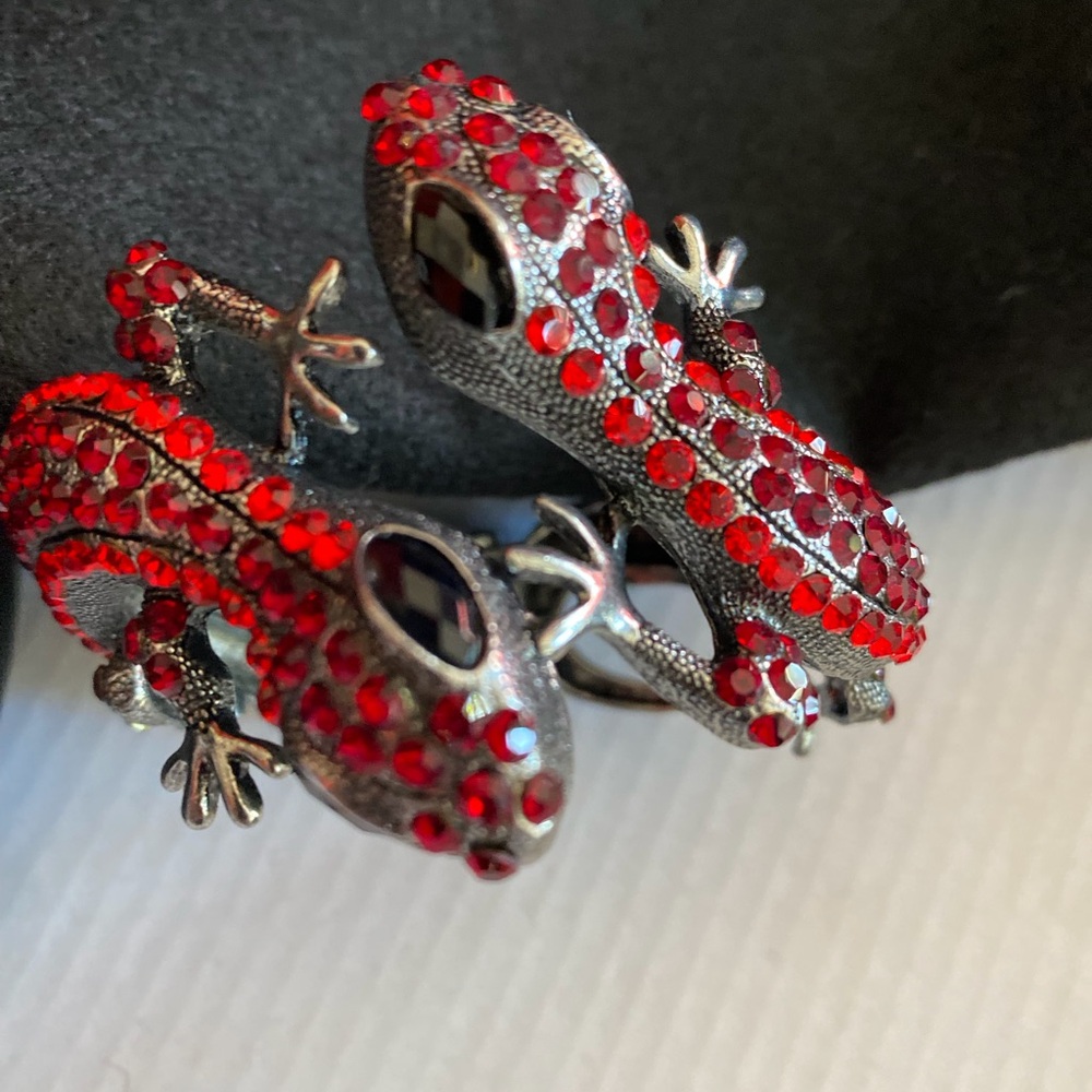 Gecko Hing Gecko Hinged Bangle Bracelet Red Jeweled